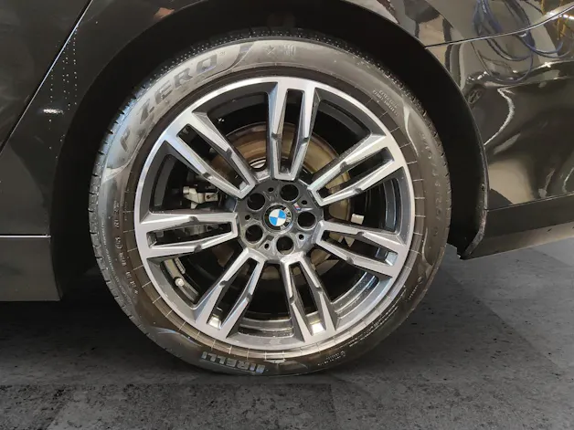BMW 520d xDrive/Attraktiven Leasingzinssatz ab 1,9 % bei Abschluss einer BMW Fahrzeugversicherung.