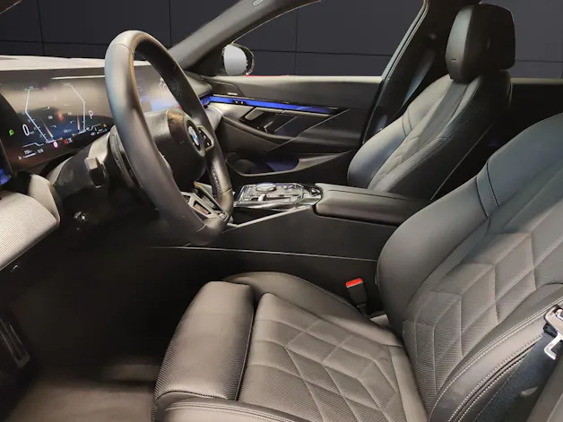 BMW 520d xDrive/Attraktiven Leasingzinssatz ab 1,9 % bei Abschluss einer BMW Fahrzeugversicherung.