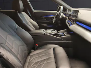 BMW 520d xDrive/Attraktiven Leasingzinssatz ab 1,9 % bei Abschluss einer BMW Fahrzeugversicherung.