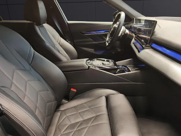 BMW 520d xDrive/Attraktiven Leasingzinssatz ab 1,9 % bei Abschluss einer BMW Fahrzeugversicherung.