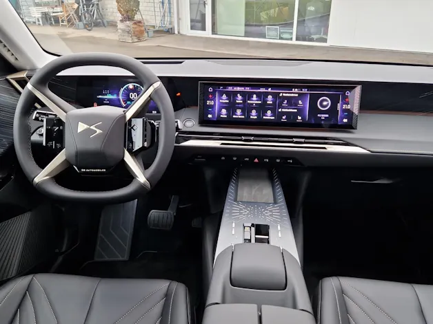 DS Automobiles No8 E-Tense Pallas