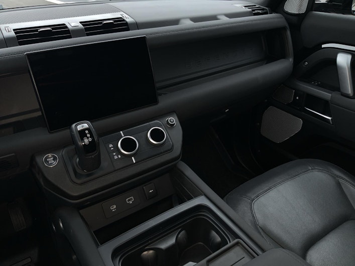 Vehicle image LAND ROVER DEFENDER