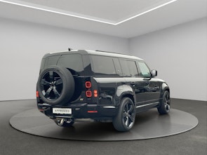 Vehicle image LAND ROVER Defender 130 3.0 D I6 X-Dynamic SE