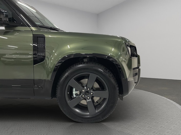 Vehicle image LAND ROVER DEFENDER