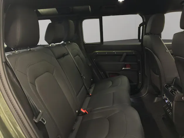 Land Rover Defender 110 3.0 D I6 250 X-Dynamic SE