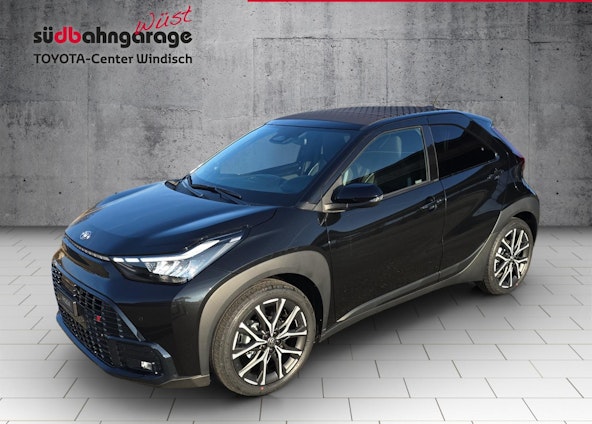 First vehicle image First vehicle image