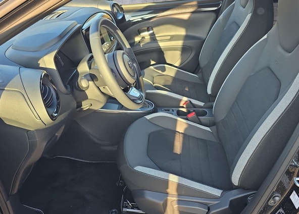 Vehicle image 3 Vehicle image 3