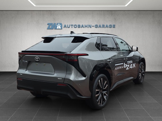 Vehicle image 4 Vehicle image 4