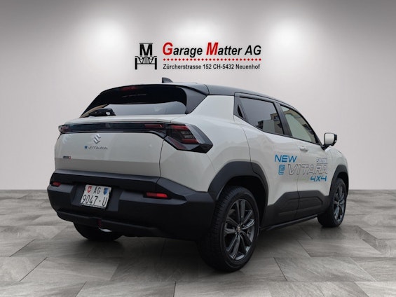 Vehicle image 4 Vehicle image 4