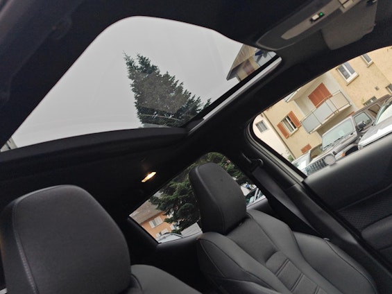 Vehicle image 17 Vehicle image 17