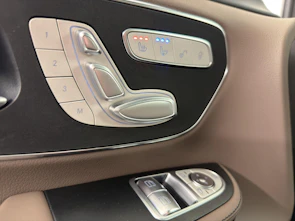 Fahrzeugbild MERCEDES-BENZ V 300 d Swiss Ed. lang 4matic Van