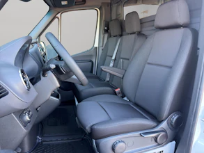 https://vehicle.imgix.net/4109681/7c8f71e2-5a04-44ba-a7ff-493d12212384.jpg