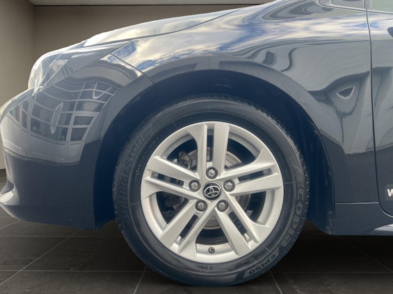 Vehicle image 18 Vehicle image 18