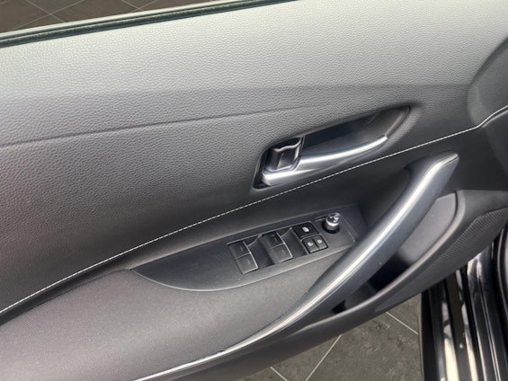 Vehicle image 16 Vehicle image 16