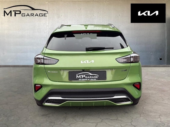 Vehicle image 4 Vehicle image 4