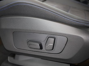 Vehicle image BMW X1 30e xDrive paddles