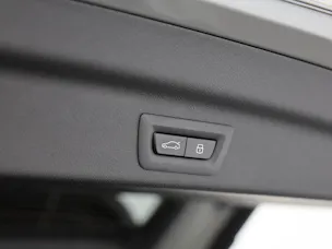 BMW X1 30e xDrive paddles