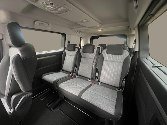 Vehicle image 17 Vehicle image 17