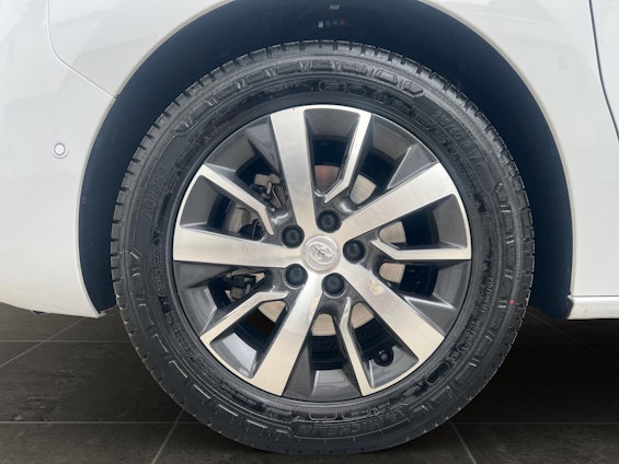 Vehicle image 19 Vehicle image 19