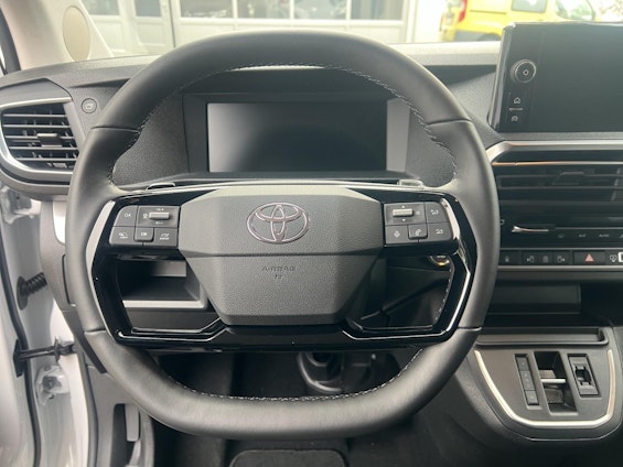 Vehicle image 11 Vehicle image 11