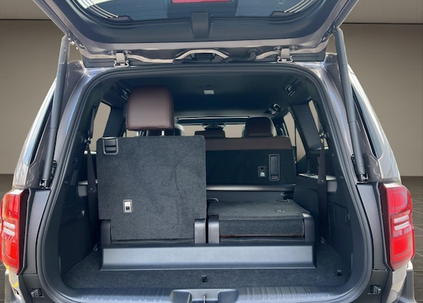 Vehicle image 18 Vehicle image 18