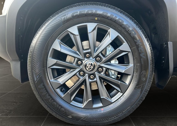 Vehicle image 19 Vehicle image 19