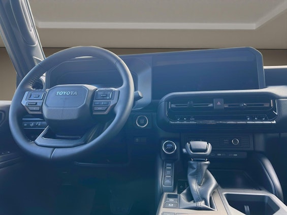 Vehicle image 10 Vehicle image 10