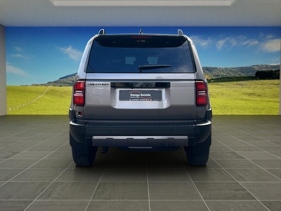 Vehicle image 3 Vehicle image 3