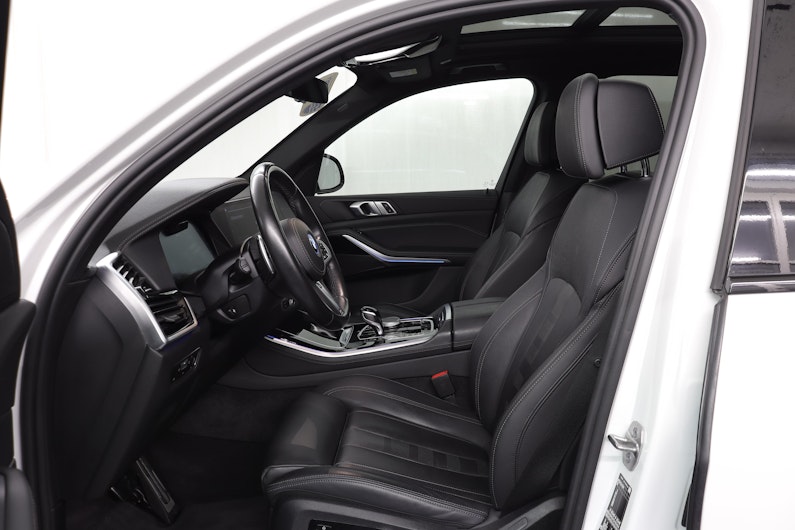 Vehicle image BMW X5