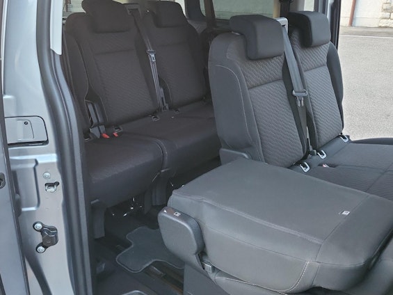 Vehicle image 16 Vehicle image 16