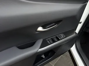 Lexus UX 300h F-Line