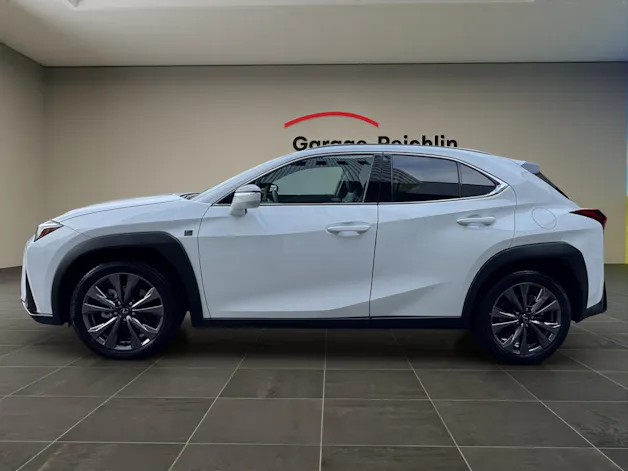 Lexus UX 300h F-Line