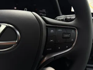 Lexus UX 300h F-Line