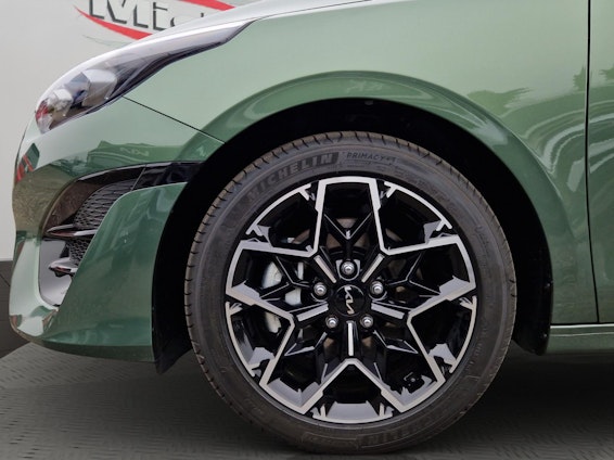 Vehicle image 16 Vehicle image 16