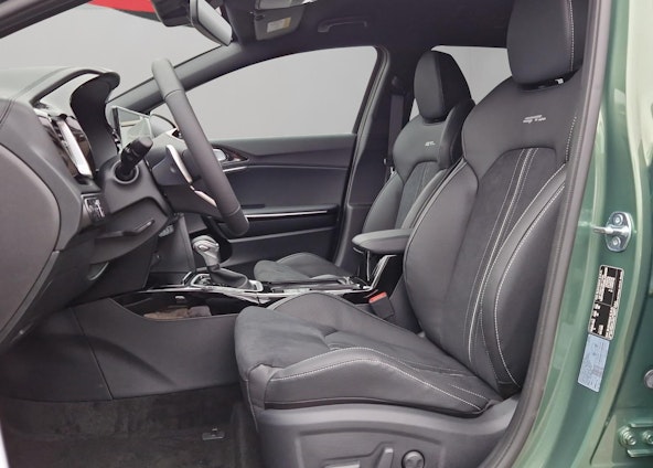 Vehicle image 17 Vehicle image 17