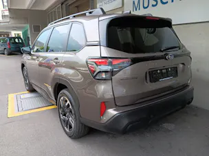 Subaru Forester Station 2.0i e-Boxer Swiss Plus