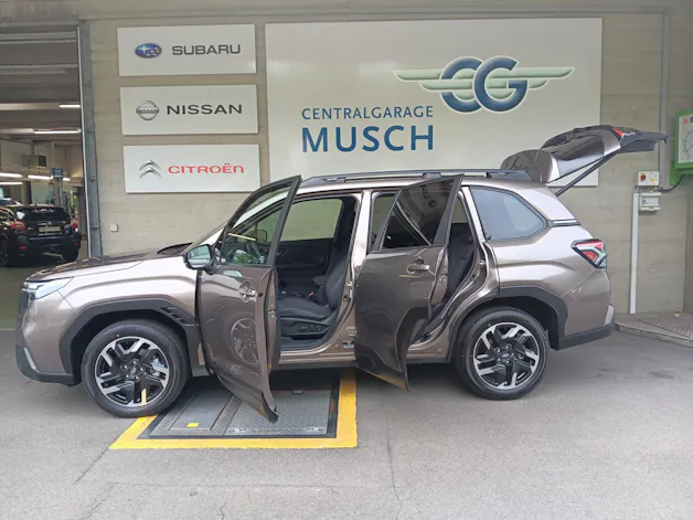 Subaru Forester Station 2.0i e-Boxer Swiss Plus
