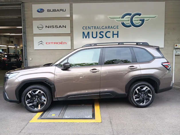 Subaru Forester Station 2.0i e-Boxer Swiss Plus