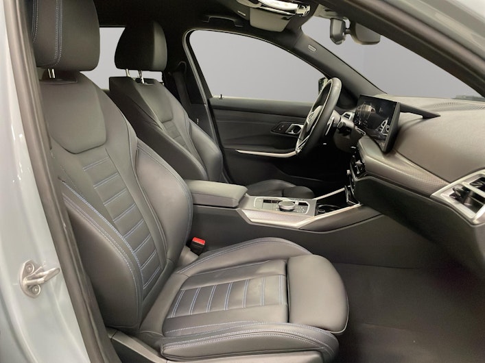 Vehicle image BMW 3 SERIES