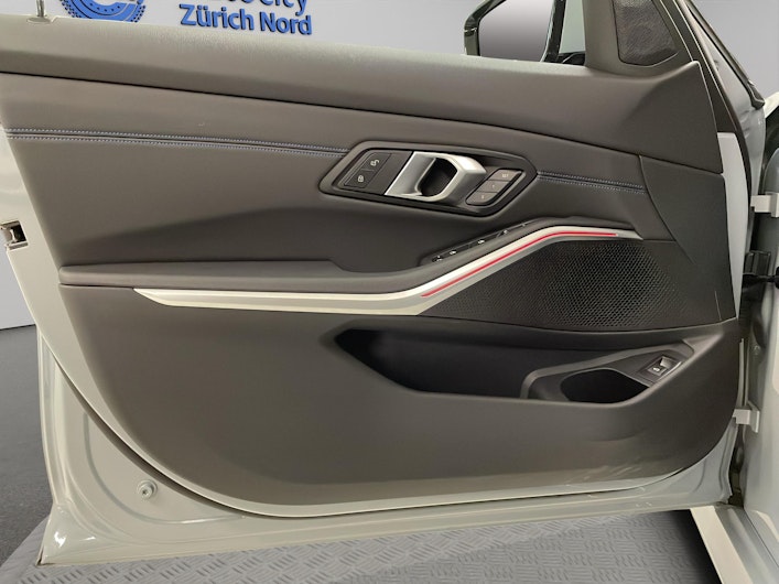 Vehicle image BMW 3 SERIES