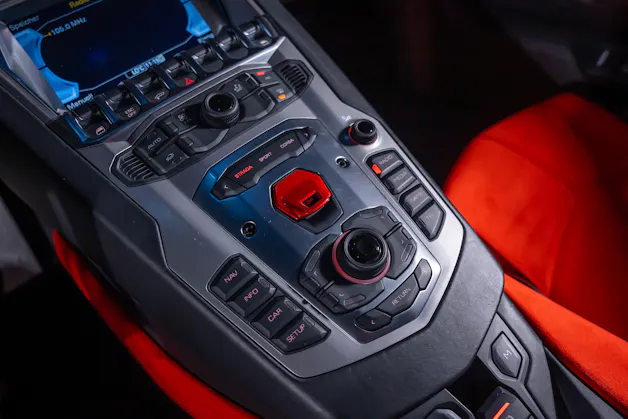 Lamborghini Aventador 6.5