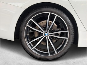 Fahrzeugbild BMW 320d xDrive SAG Touring