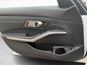 Fahrzeugbild BMW 320d xDrive SAG Touring