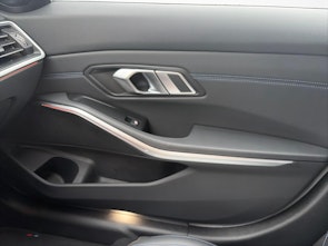 Fahrzeugbild BMW 320d xDrive SAG Touring