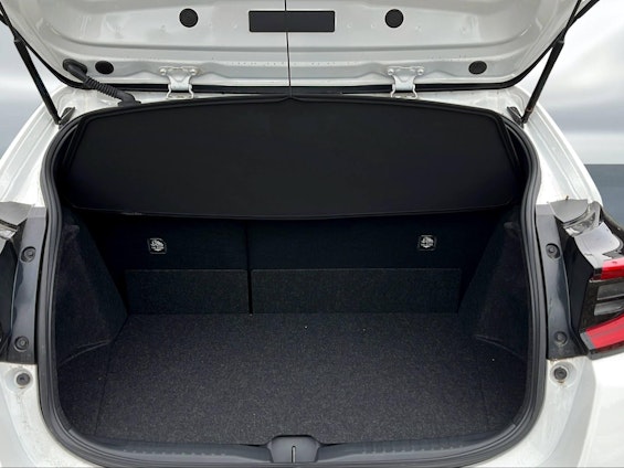 Vehicle image 9 Vehicle image 9