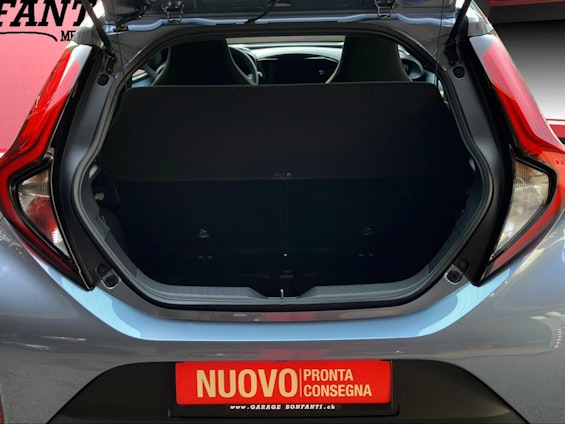 Vehicle image 9 Vehicle image 9