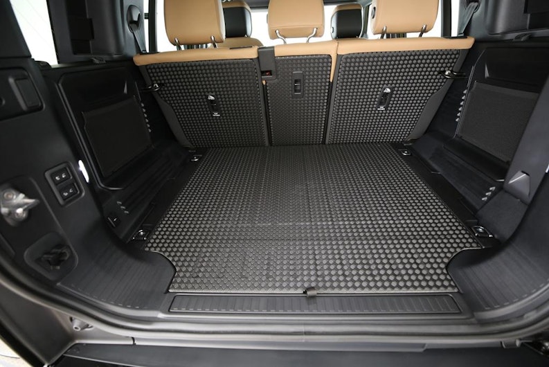 Vehicle image LAND ROVER DEFENDER