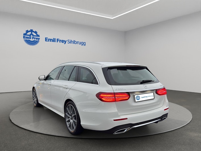 Fahrzeugbild MERCEDES-BENZ E 220