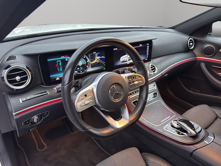 Fahrzeugbild MERCEDES-BENZ E 220