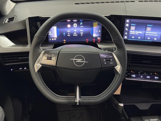 Vehicle image 13 Vehicle image 13